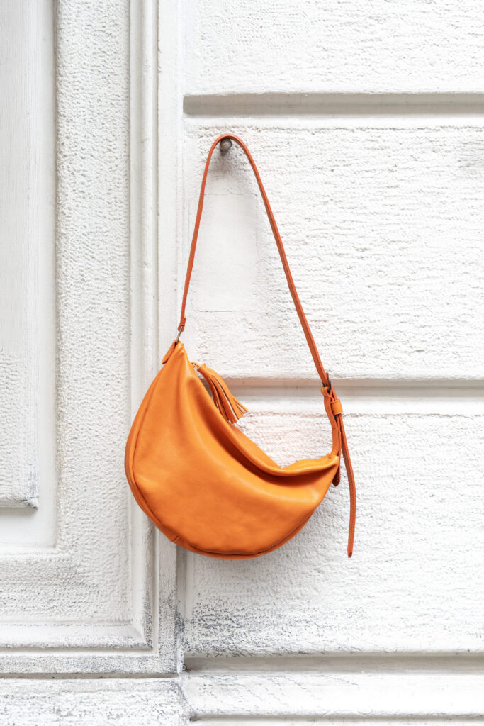 Moon bag pelle mandarino Susan Santi